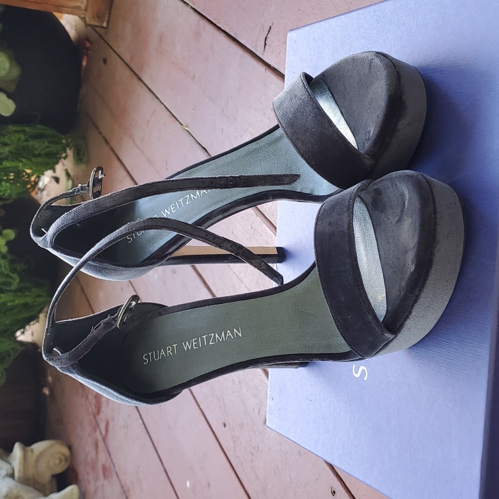 Stuart Weitzman tour smoke velvet heels sz8